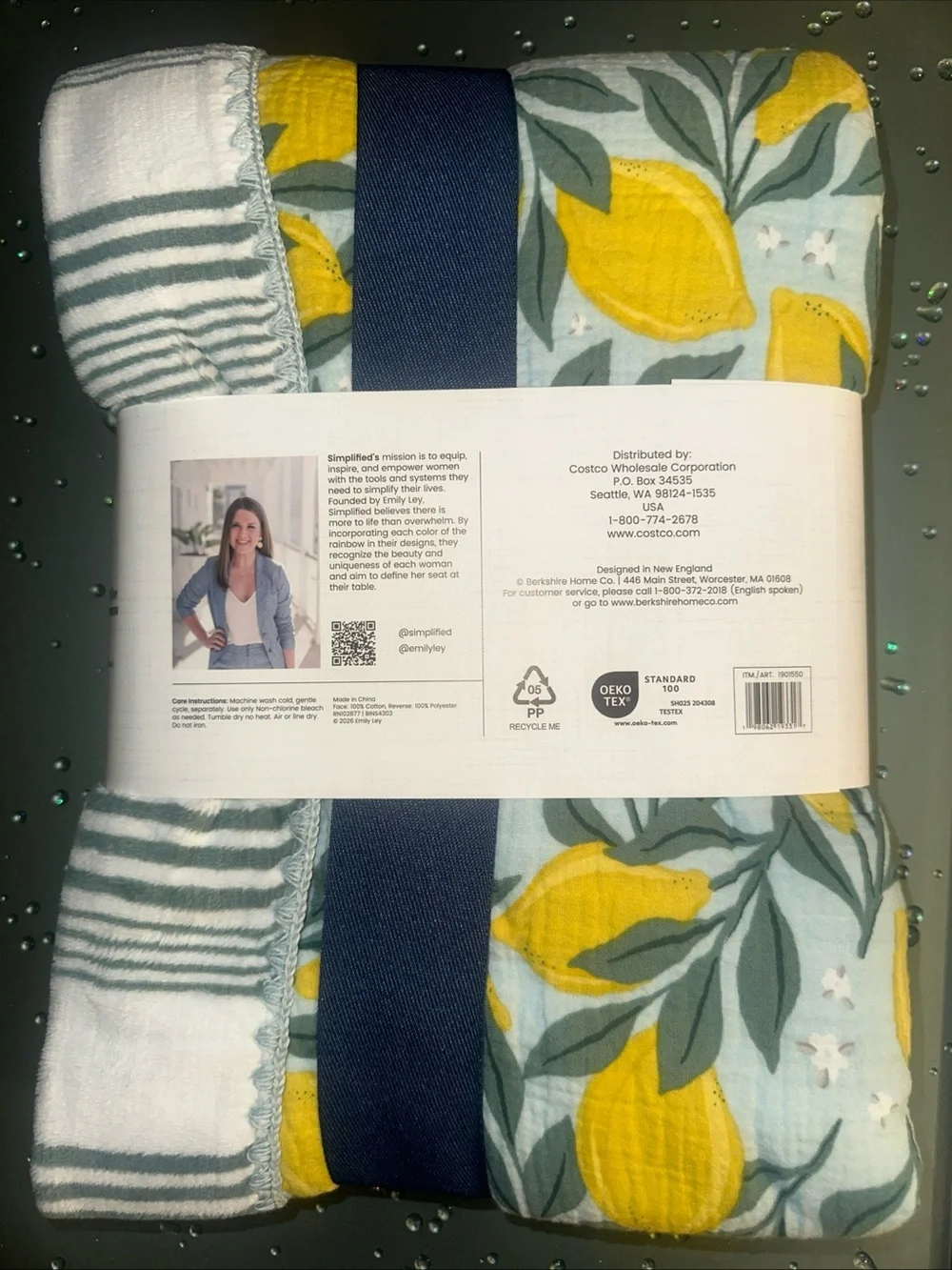 Berkshire Cotton Gauze Throw Blanket in Yellow Lemon & Green Leaf Print